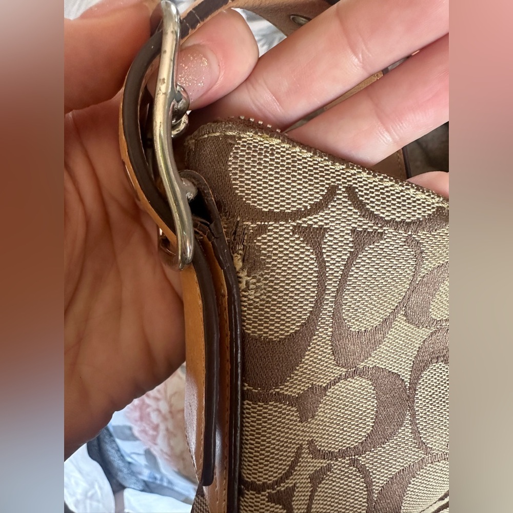 Coach Signature Swingpack
Crossbody Bag Style 6347 - Picture 10 of 14